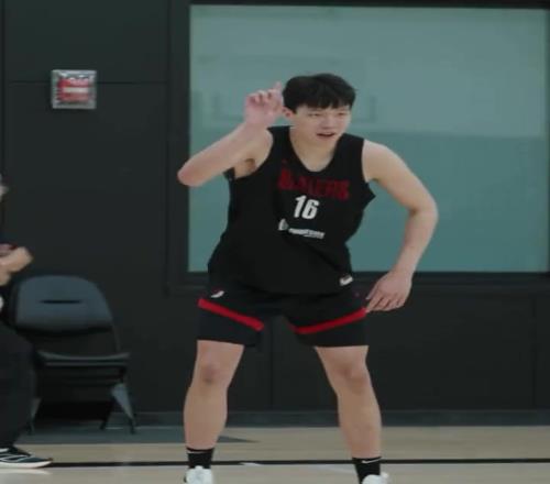 开拓者夏联首训全记录!杨瀚森再现魔性笑声