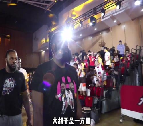 杨毅:哈登性格接地气让人喜爱,但也因此伤害了他的职业生涯