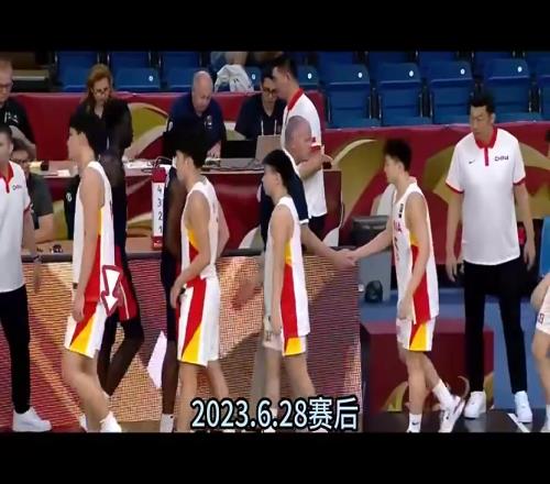 上届U19一名美国球员赛后拒绝与中国球员握手,社媒上遭谩骂