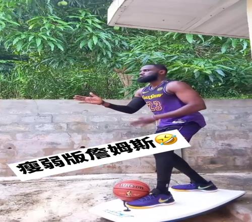 国外瘦弱版詹姆斯,不得不说太像了哈哈哈哈