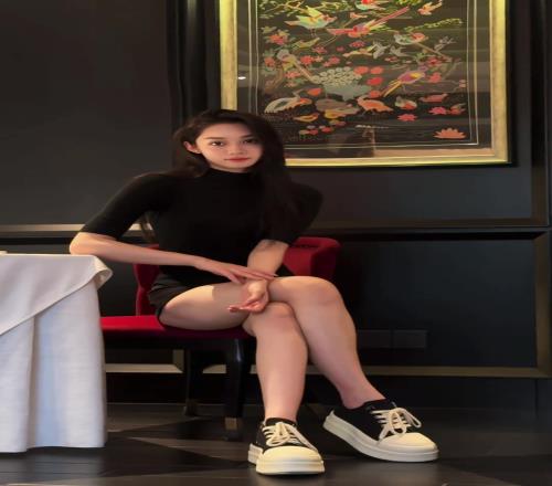 御姐范啊!美女主播婧雯晒大长腿:今天是姐姐