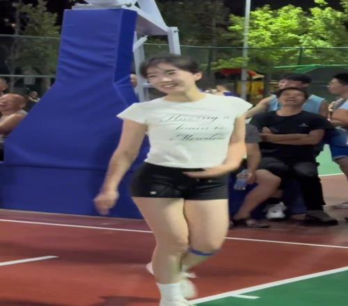 不懂就问：和女生打野球到底要不要认真防