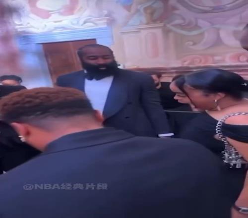 钱包开始疼了!名场面:哈登女友抢到捧花,哈登表情瞬间凝固了!