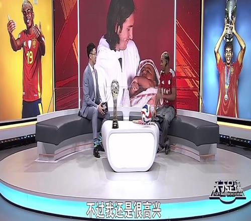 亚马尔谈梅西给自己洗澡:很高兴能和史上最佳合影