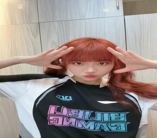 mage晒照：收到了Msi比赛队服！超级喜欢！BLG和AL加油