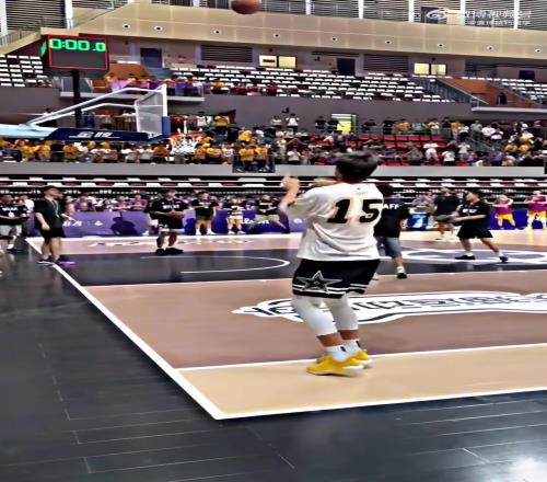 这就是NBA球员!里夫斯中国行投篮训练,几乎不投丢的