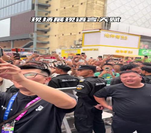 维金斯体验舞狮文化!现场根本停不下来