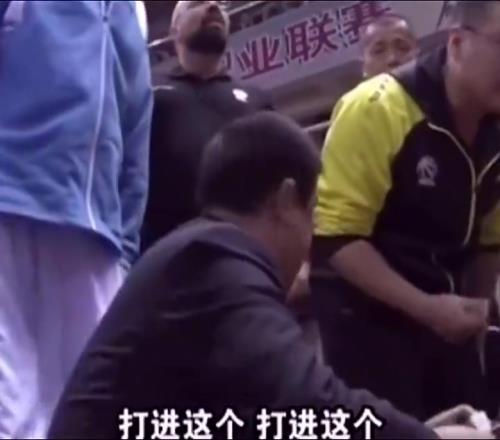 真敢說??！閔鹿蕾執(zhí)教名場面：不行奔籃去，裁判對我們有利