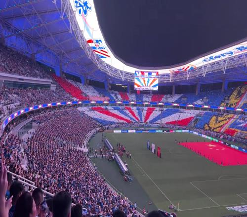 超震撼!申花赛前打出巨型Tifo