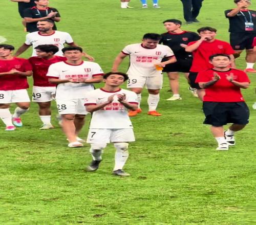 客场取胜,笑容终于又回到了韦世豪的脸上