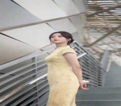 女主播果果晒旗袍装扮:老祖宗的审美是对的!
