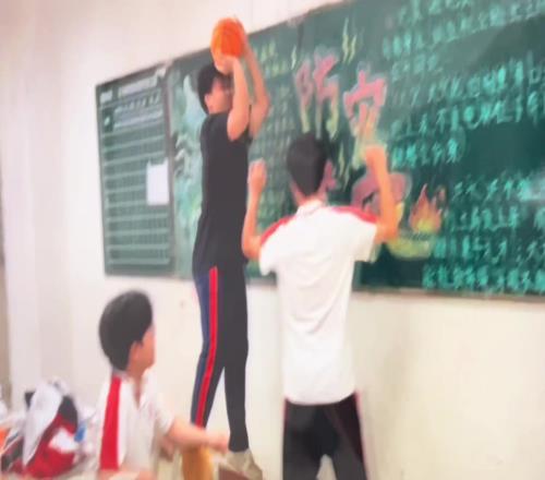 眼里都是对跳投的渴望