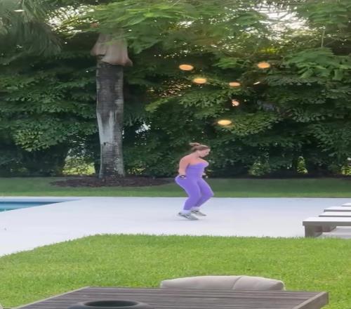 来自男友的视角：皮蓬前妻为了保持好身材跳绳健身