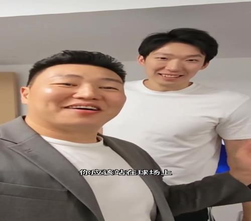 周琦赛后:牛逼就完了!李根:你应该在球场上而不是在演播室