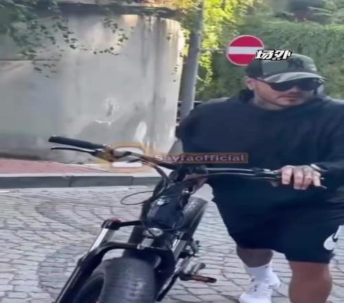 伊卡尔迪和老婆骑车健身,这新老婆的身材凹凸有致啊