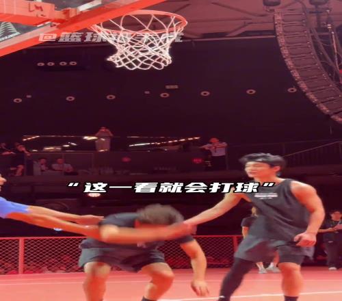 这水平真的可以啊！演员王安宇在华子中国行活动现场大秀球技