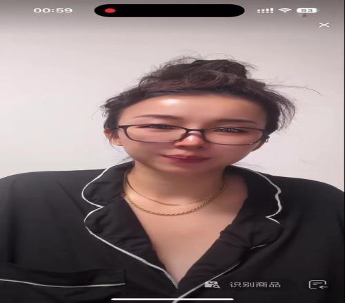 老公是谁张曼源凌晨直播:已经结婚晚睡对不好