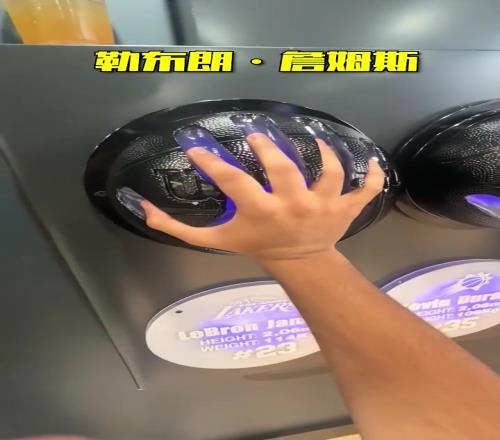 这小手!库里以凡人之躯比肩神明啊!