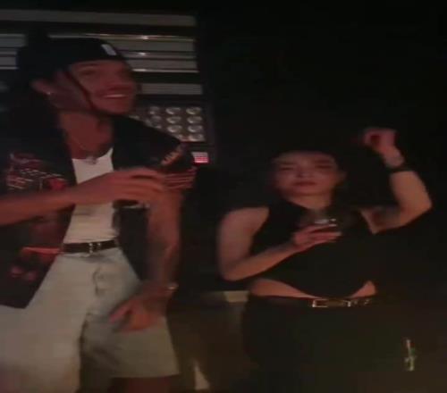 玩得很嗨!球迷拍到戈登中国行在南京夜店和女伴跳舞
