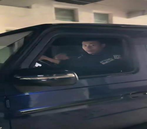 這車霸氣啊！球迷此前在停車場偶遇開大G的張鎮麟