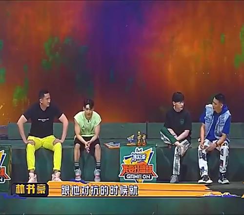连手掌都有肌肉!林书豪此前谈老詹变态级身体:实在没法比!
