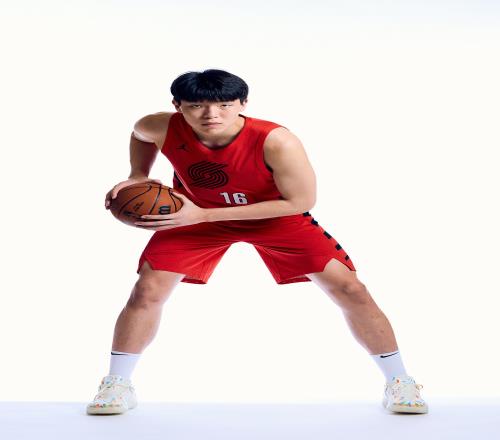 美記：稱瀚森為“中國約基奇”很有趣后者再奪冠就進歷史前20了