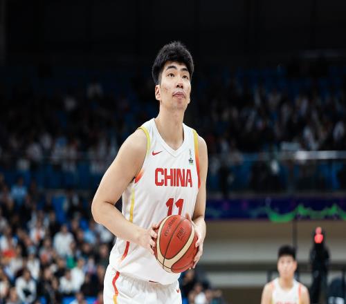 不太行！余嘉豪3中1得6分5板防守端移动太慢成最大短板