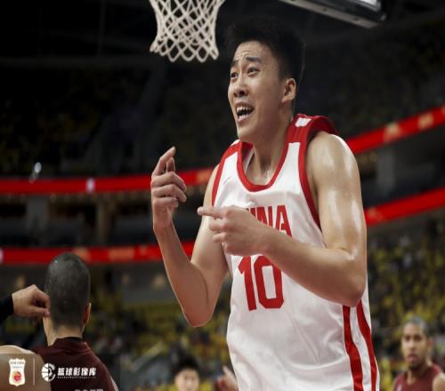 媒體人：王俊杰的成熟度遠超同齡人他會是男籃四號位的答案嗎
