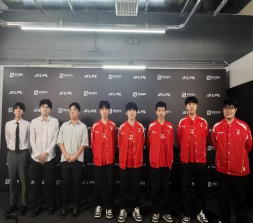 TES賽后群訪JKL：隊友控制多卡莎就好發(fā)揮這英雄太適合LPL了