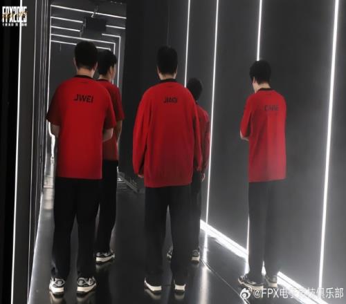 想想怎么打BO5吧！FPX确定登峰组78名将在骑士之路面对NIPEDG