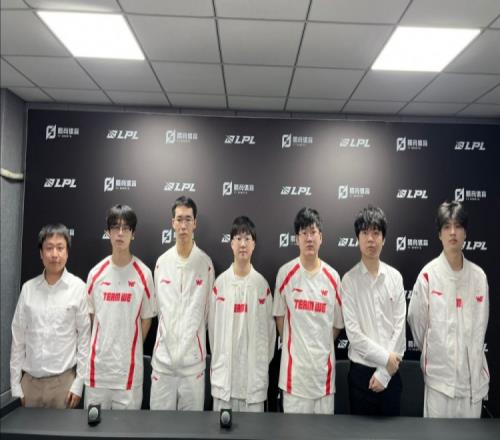 WE賽后群訪教練：已經(jīng)確定打騎士之路了后面的比賽就多練新東西