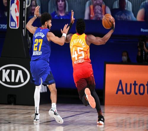 5年前的今天：園區(qū)大戰(zhàn)米切爾51分對(duì)轟穆雷50分爵士勝掘金拿賽點(diǎn)