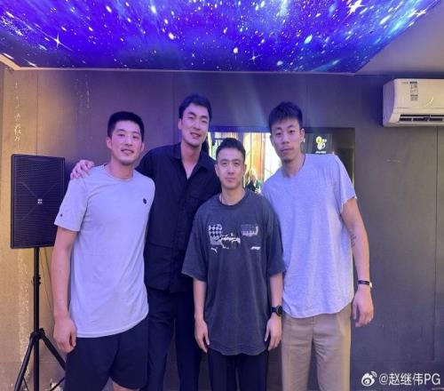 趙繼偉曬與張鎮(zhèn)麟&劉雁宇&趙率舟等合照：珍惜眼前祝健康&順利