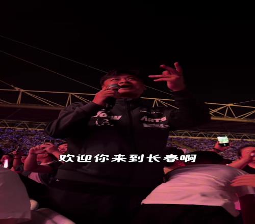 杜震宇帶著兒子參加小沈陽演唱會，希望小沈陽為球迷創作一首歌曲