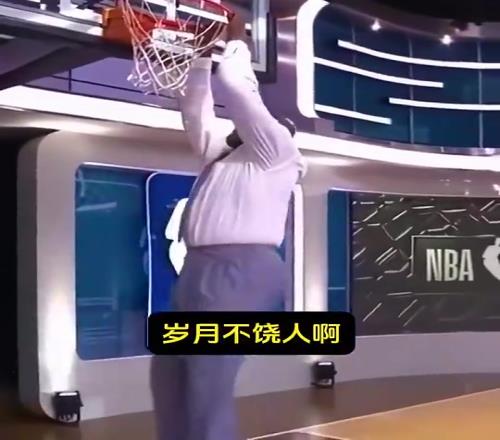岁月不饶人!50岁的奥尼尔扣篮都很艰难,20岁的他扣碎篮板!