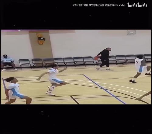 威少真老了,上篮被小孩子给帽了