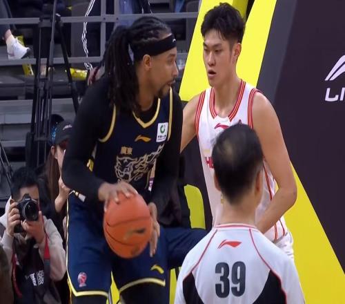 朱芳雨賭對了！廣東隊狂練“新內(nèi)線”，杜鋒為他拒絕交易王浩然