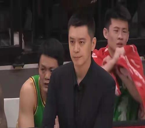 臉都不要了！遼寧隊慘敗青島，三大混子真要淘汰，楊鳴面臨下課