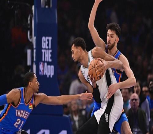 西部第2遭21分慘?。±做獜?fù)仇馬刺，亞歷山大34分，一戰(zhàn)看清3件事