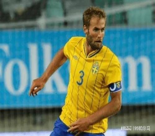 瑞典史上最佳后衛與永貝里動手，和伊布狂歡，當教練一塌糊涂