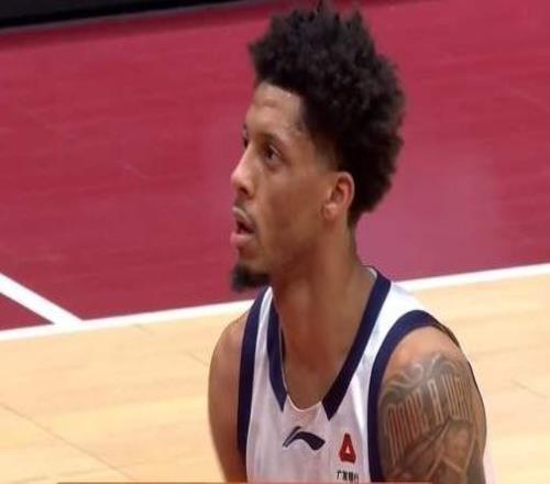 3大外援合砍52分，有驚無(wú)險(xiǎn)5連勝，升至第4，杜鋒愛(ài)將空砍13分6帽