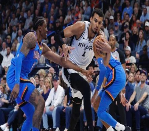 21分大勝復(fù)仇！衛(wèi)冕冠軍強勢復(fù)蘇，亞歷山大34分4蓋帽完爆文班