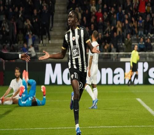 記者：水晶宮嘗試簽法國19歲前鋒謝里夫，昂熱要價2500萬歐