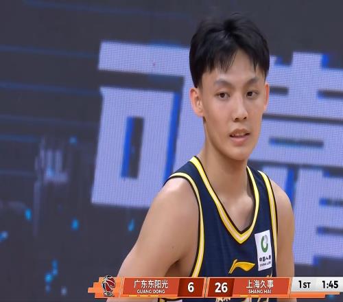 徐杰7中0，胡明軒9中1，40分慘敗，張鎮(zhèn)麟22分爆發(fā)