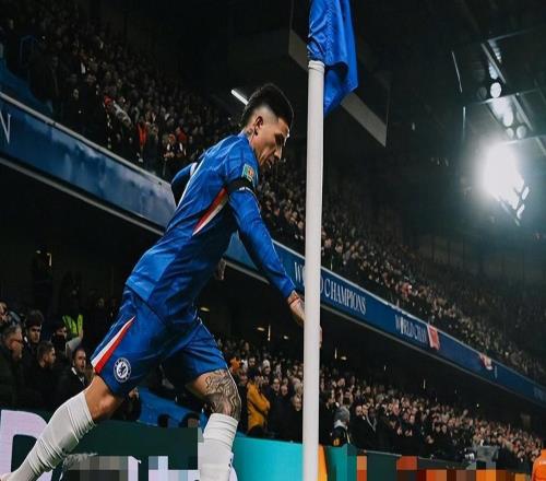 聯(lián)賽杯阿森納32切爾西，加納喬梅開二度，主帥三次換人有內(nèi)因