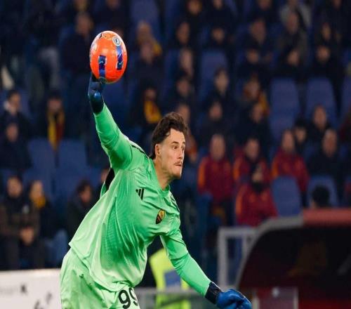 記者：切爾西有意羅馬門將斯維拉爾，熱刺和曼聯(lián)也很感興趣