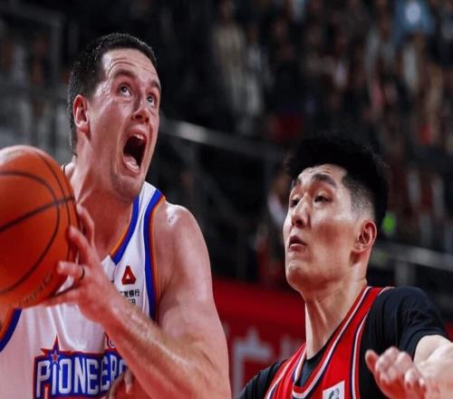 唉！0分0板0助0斷，一分鐘3犯規(guī)，這種平庸之輩，咋進(jìn)的國(guó)家隊(duì)