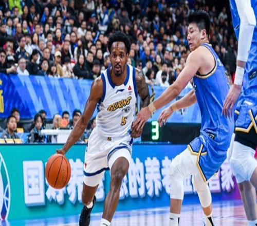 CBA排名大亂！廣廈穩(wěn)居第1，廣東慘遭40分大敗，山東逆襲反超北京