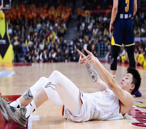 40分大敗！廣東隊兩缺點暴露，杜鋒奪冠無望，胡明軒+徐杰只進5球