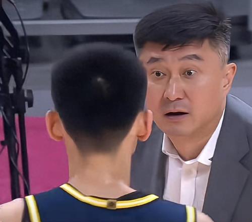 慘敗40分！廣東球員評分：2人優(yōu)秀，4國手不及格，3外援2人迷失！